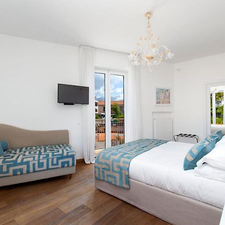 Sorrentovibes - Luxury Home Sea View & Jacuzzi In Sorrento Centre Eksteriør bilde